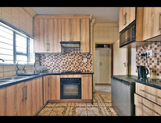 4 BEDROOM HOUSE FOR SALE IN LINDBERGH PARK